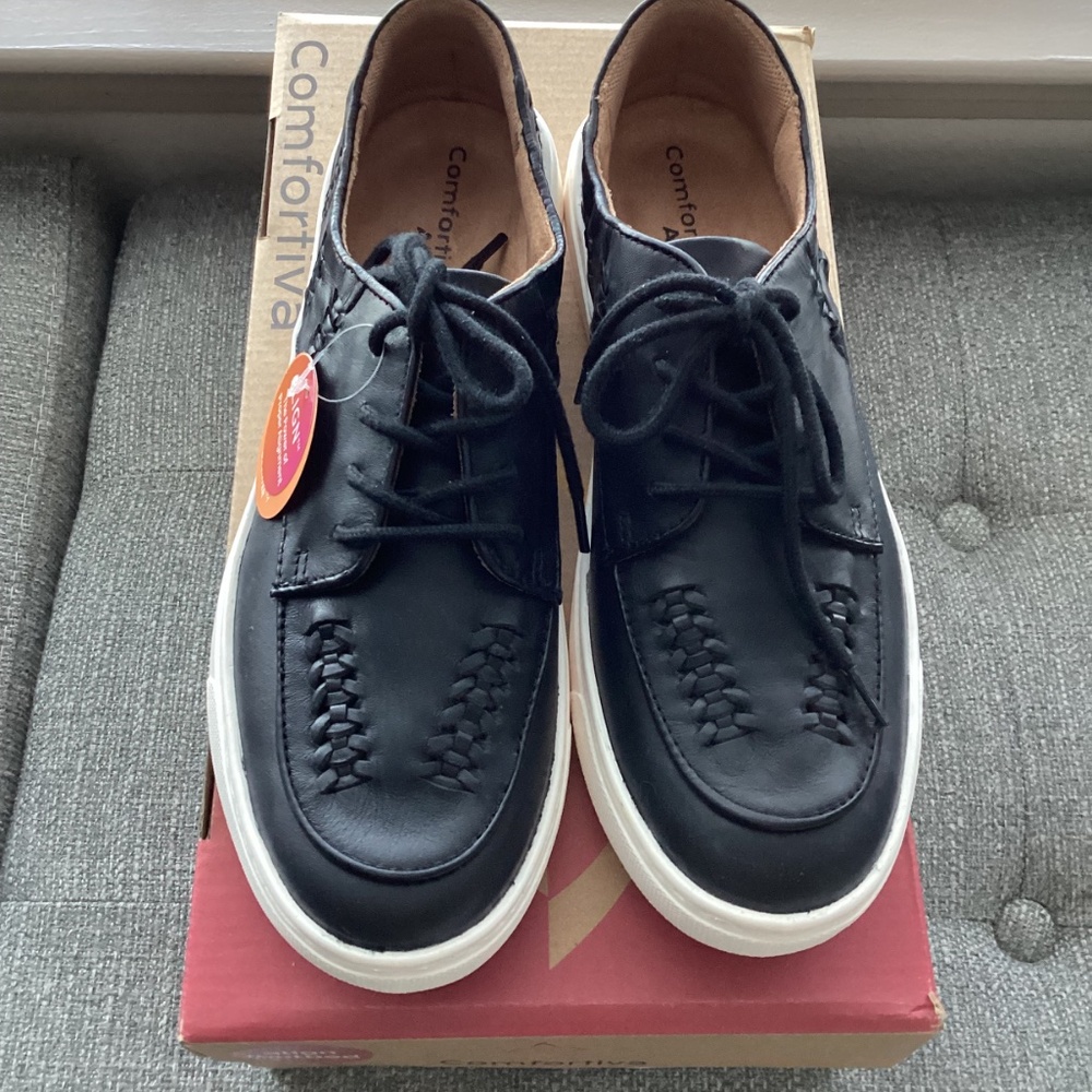 Comfortiva Thayer Apron Toe Sneaker (Women) 8.5M - Picture 12 of 12